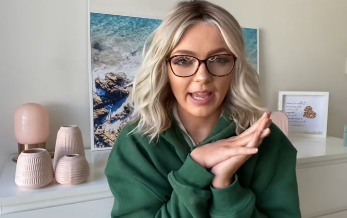 Wearing a Wig with Glasses: Tips for Comfort, Fit, and Style